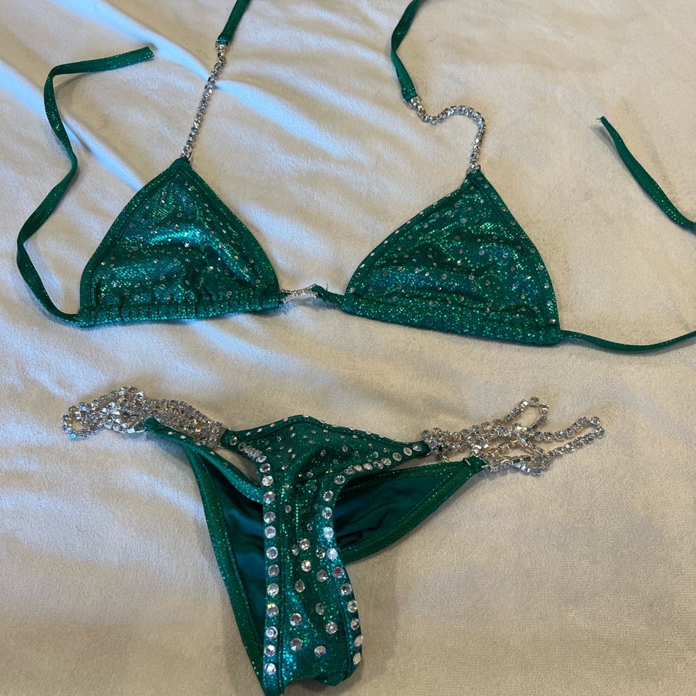 Gorgeous bling bling new competition suit❤️ cup size C/D scrunchy bottom